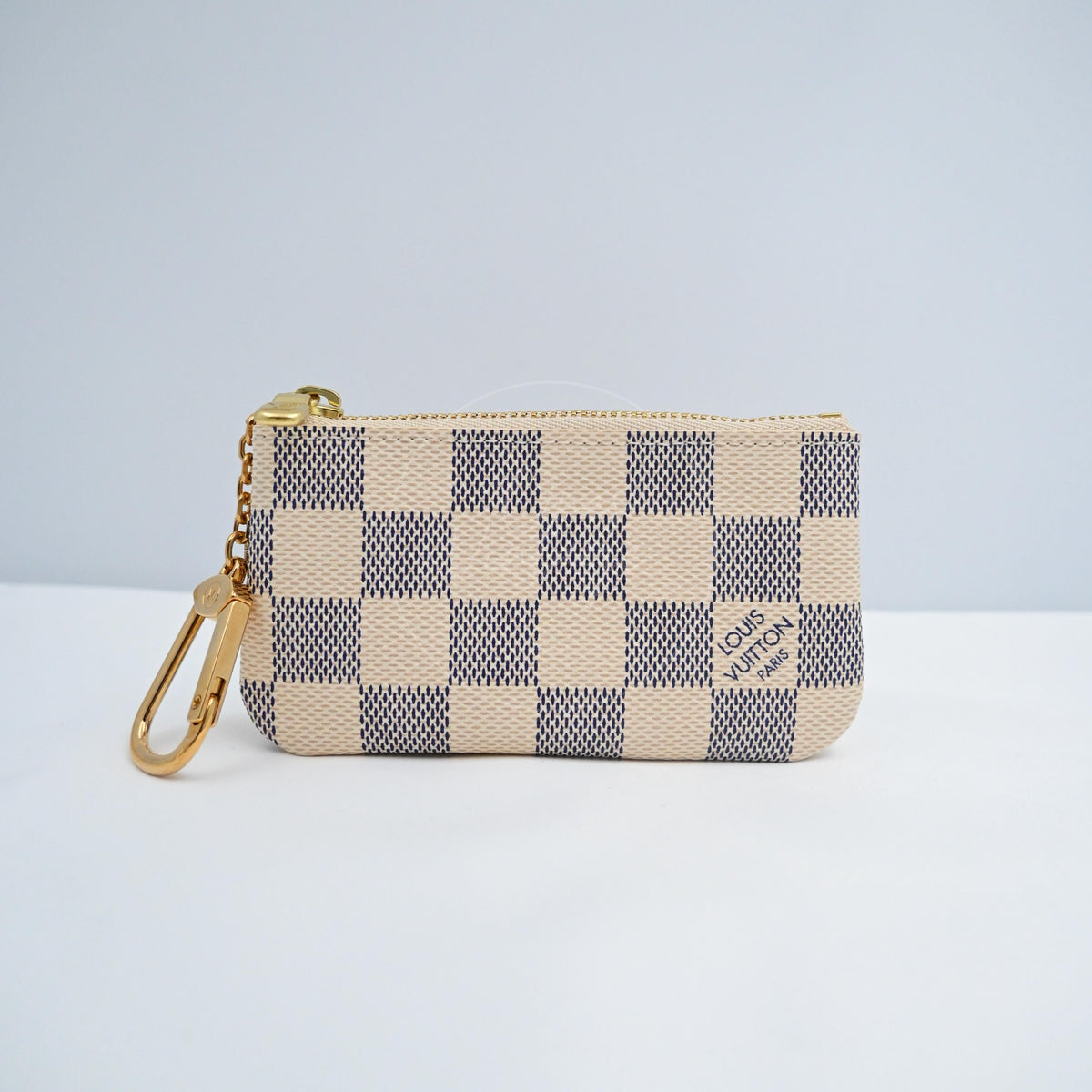 Louis Vuitton N62659 Pochette Cle Key Pouch Coin Purse in damier azur, featuring top zipper closure and checkerboard canvas pattern, front view