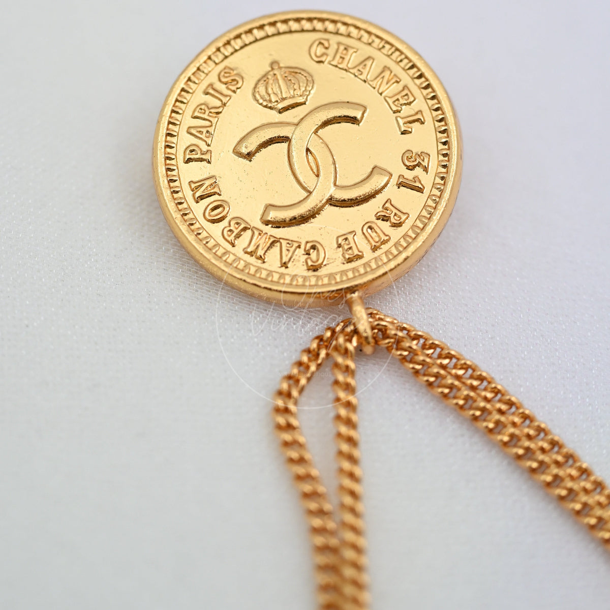 Chanel Vintage CC Medallion Flap Bag Brooch, pendant with interlocking CC motif and round medallion detail
