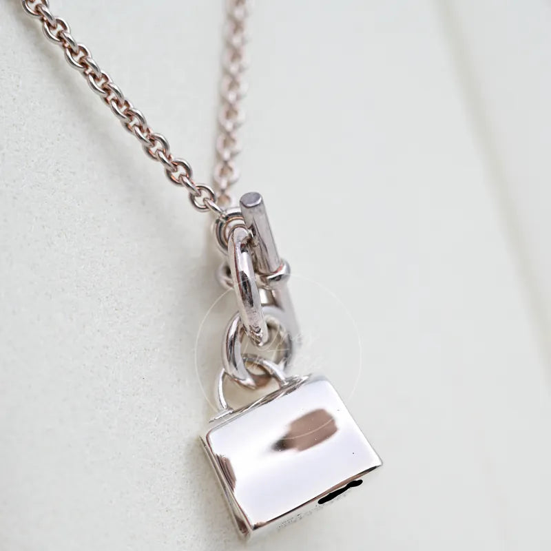 Hermès Amulettes Kelly Pendant Necklace, padlock-shaped pendant and linked chain and clasp detail