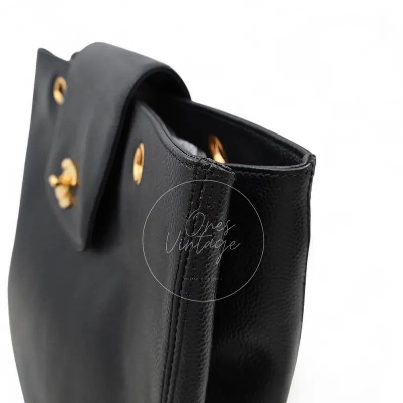 Chanel Supermodel Vintage Tote Bag caviar, broad leather handle and gold-tone handle hardware detail