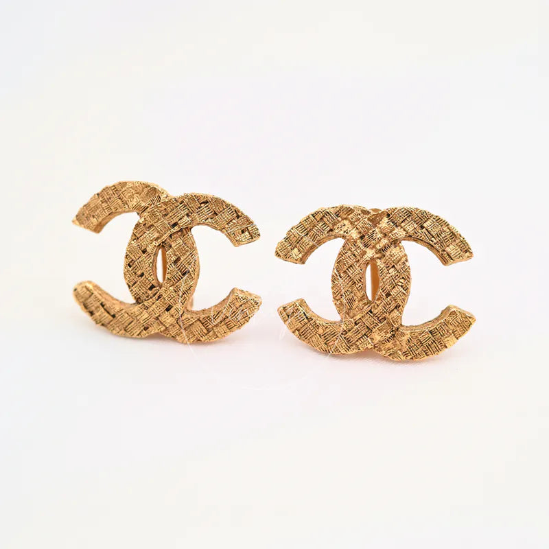 Chanel Vintage Tweed CC Mark Ear-Clips Earrings in gold-plated metal, featuring Pair of interlocking CC motifs and Tweed-textured surface, front view