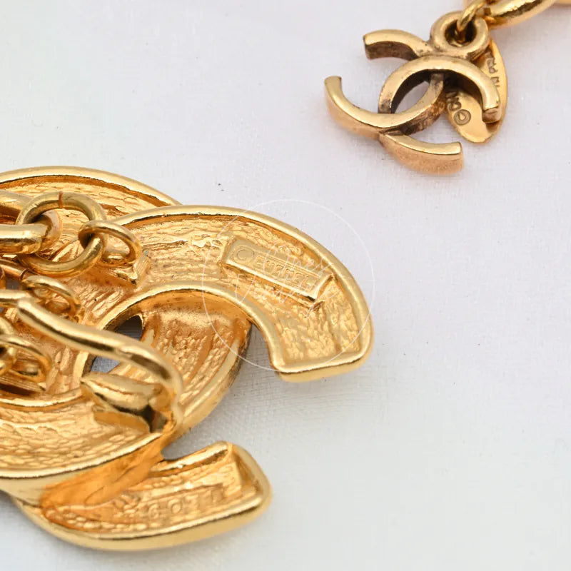 Chanel Vintage CC Mark Belt Waist Chain, interlocking CC clasp and curved hook closure detail