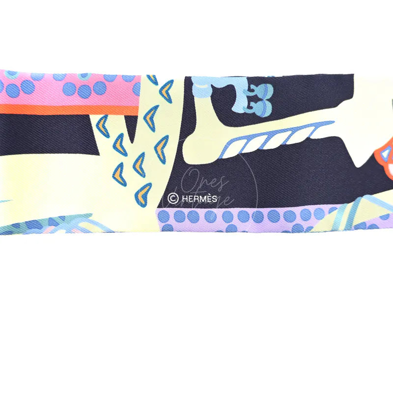 Hermès Fantaisie d'Etriers Twilly, logo with Printed equestrian motif and Blue, mauve and yellow geometric pattern detail