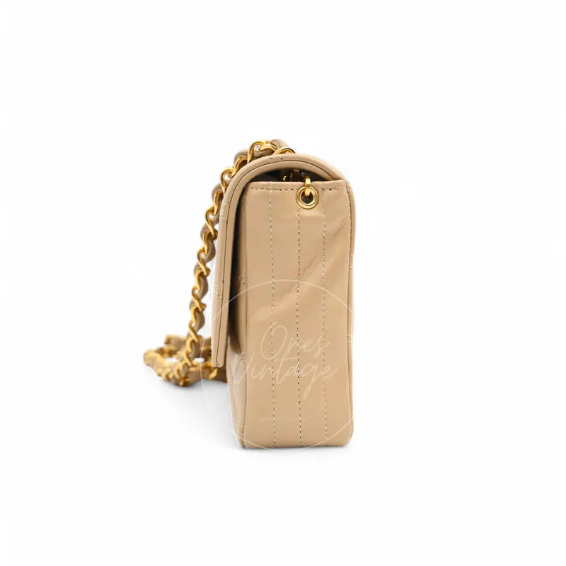 Chanel Vintage Single Flap bag with big CC in beige lambskin with gold-tone hardware, featuring side gusset with chain shoulder strap, right side view