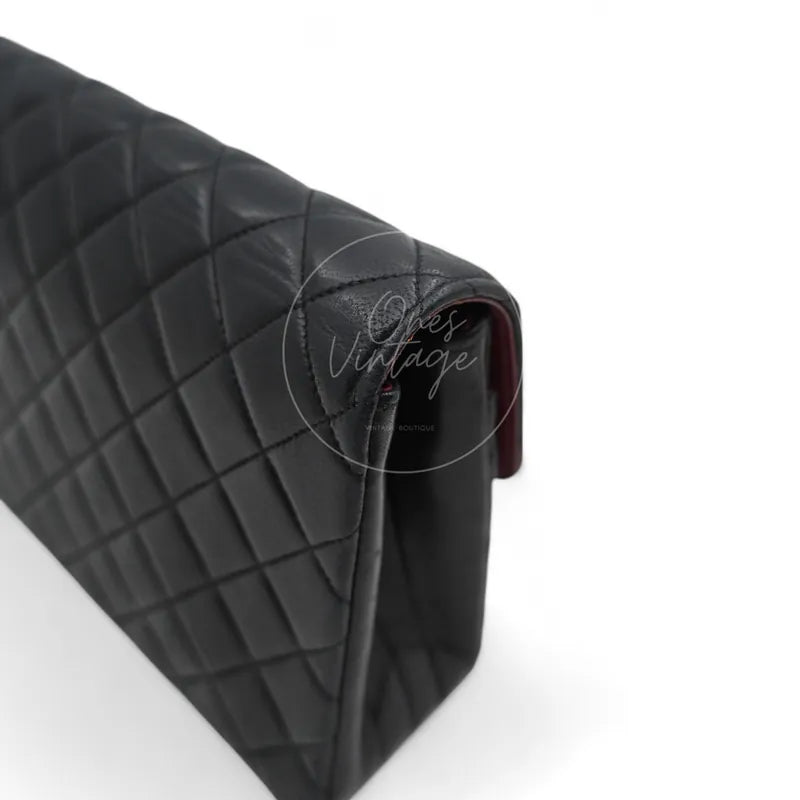 Chanel Vintage Circle CC Mark Single Flap Shoulder Bag lambskin, bag corner with curved flap edge and diamond quilting detail