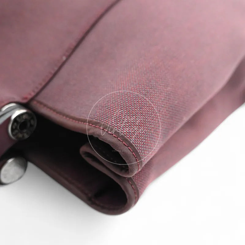 Hermès Cabag 32 tote in burgundy canvas with brown leather handles, T stamp, rear right base corner