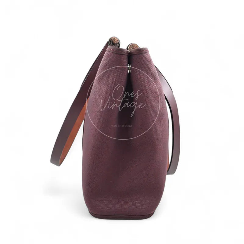 Hermès Cabag 32 tote in burgundy canvas with brown leather handles, T stamp, left side profile