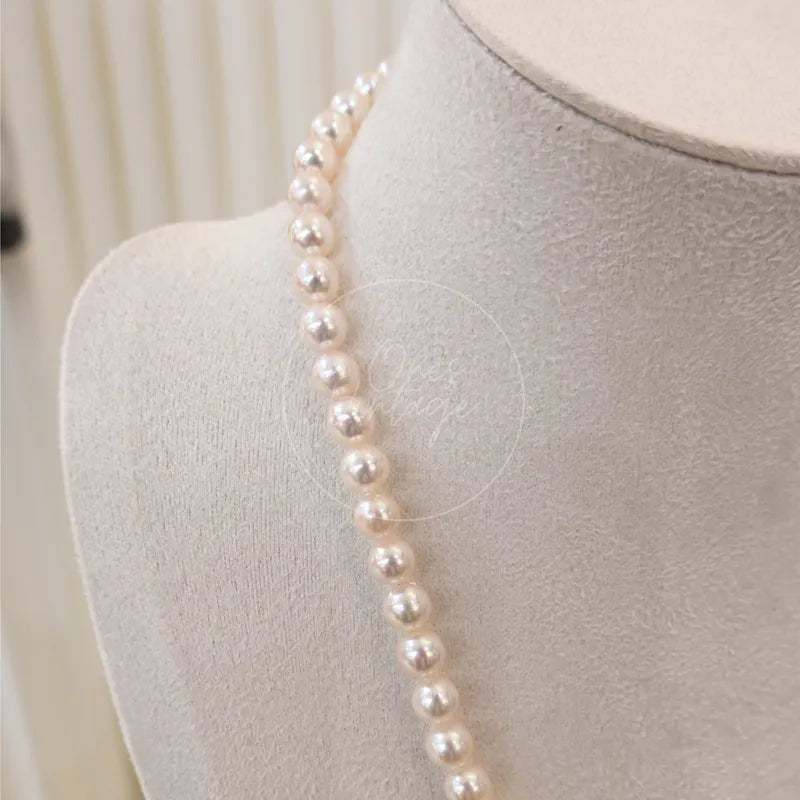 Akoya Pearl 6.5-7mm Pink Tone Necklace, stone with round pearl strand and pink-toned bead surfaces detail