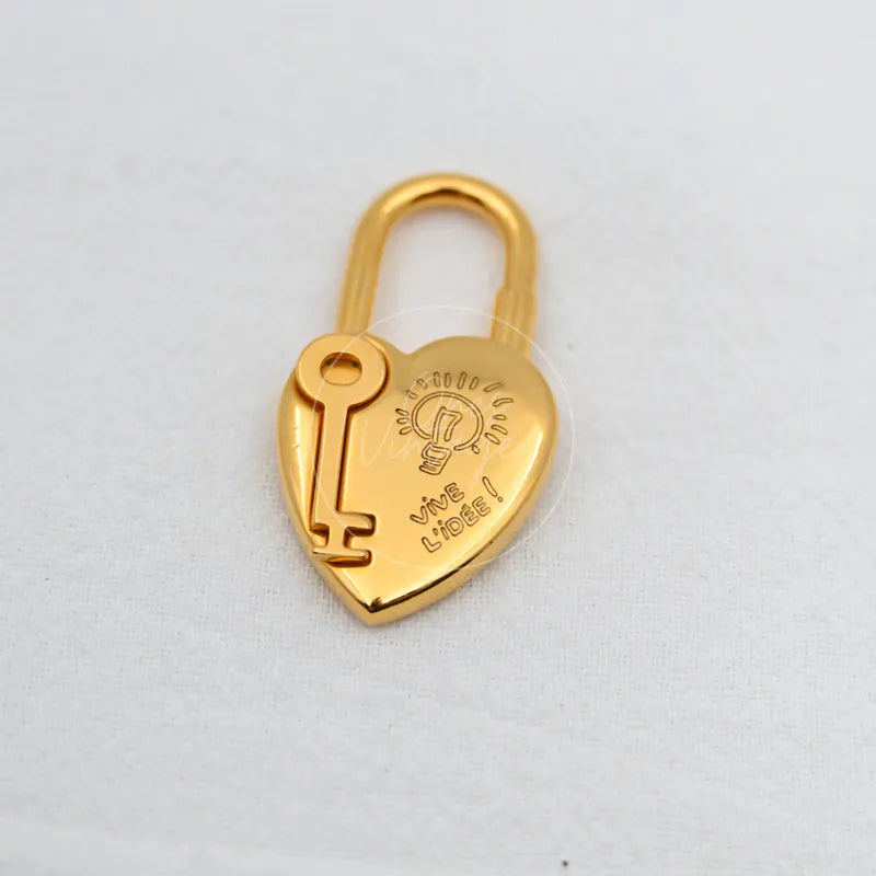 Hermès Année De La Fantaisie Cadena Lock, heart-shaped padlock and curved shackle detail