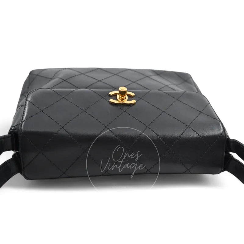 Chanel vintage turn-lock shoulder bag in black quilted lambskin with gold hardware, Series 5, top view with flap closed