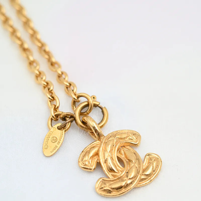 Chanel Matelasse Coco Mark Pendant Necklace, interlocking CC pendant and linked chain detail
