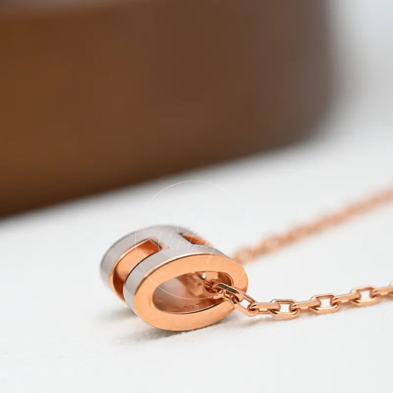 Hermès Grey Rose Gold Mini Pop H Necklace, rounded H-shaped pendant and attached linked chain detail