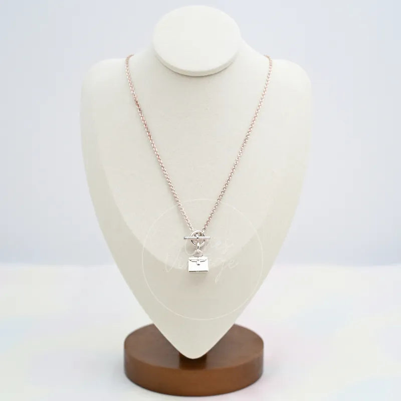 Hermès Amulettes Kelly Pendant Necklace in 925 silver, featuring hanging lock-shaped pendant and fine link chain, front view