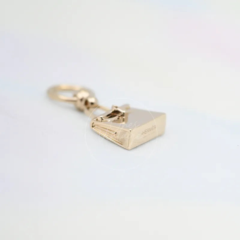 Hermès Plated Mini Kelly Twilly Scarf Ring, rectangular geometric body and integrated loop detail