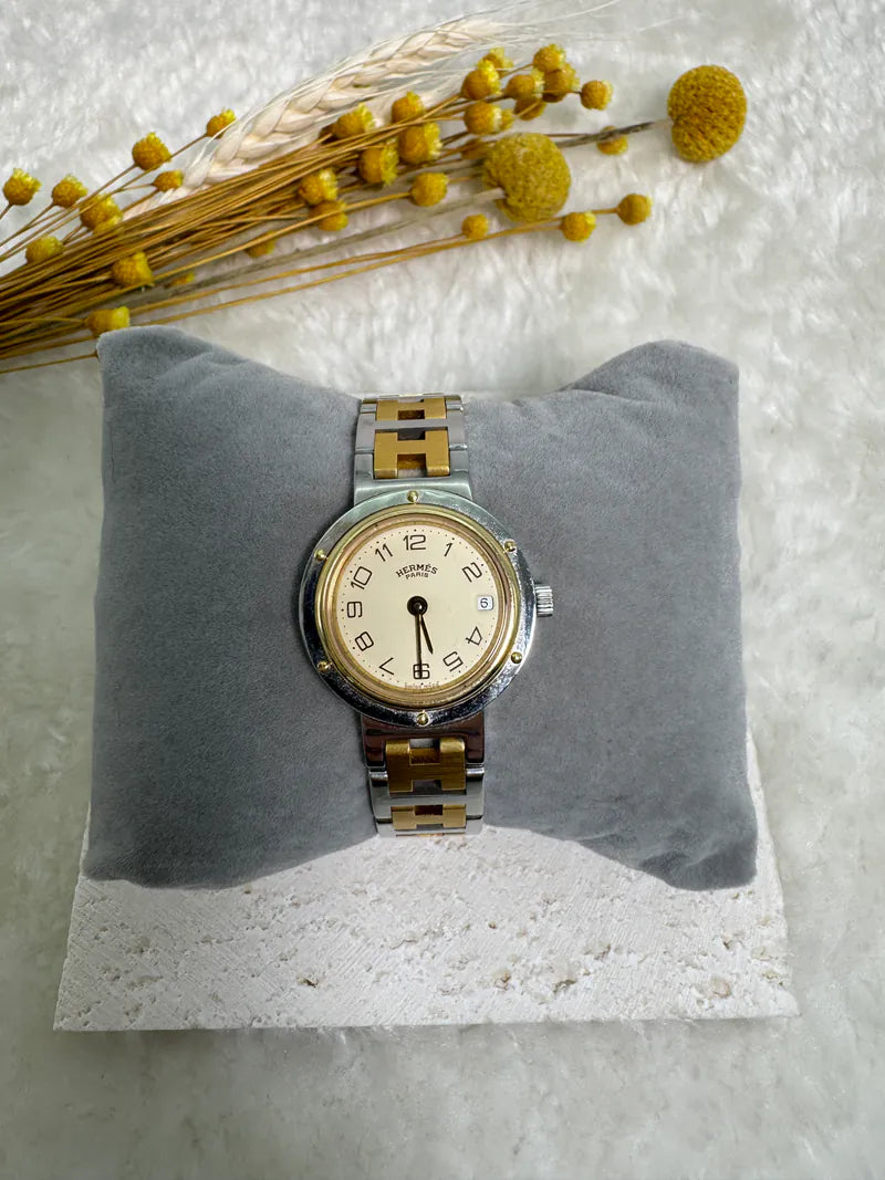 Hermès Classic Clipper watch in stainless steel and gold-plated, featuring date window at 3 o'clock and analog dial with Arabic numerals, front view
