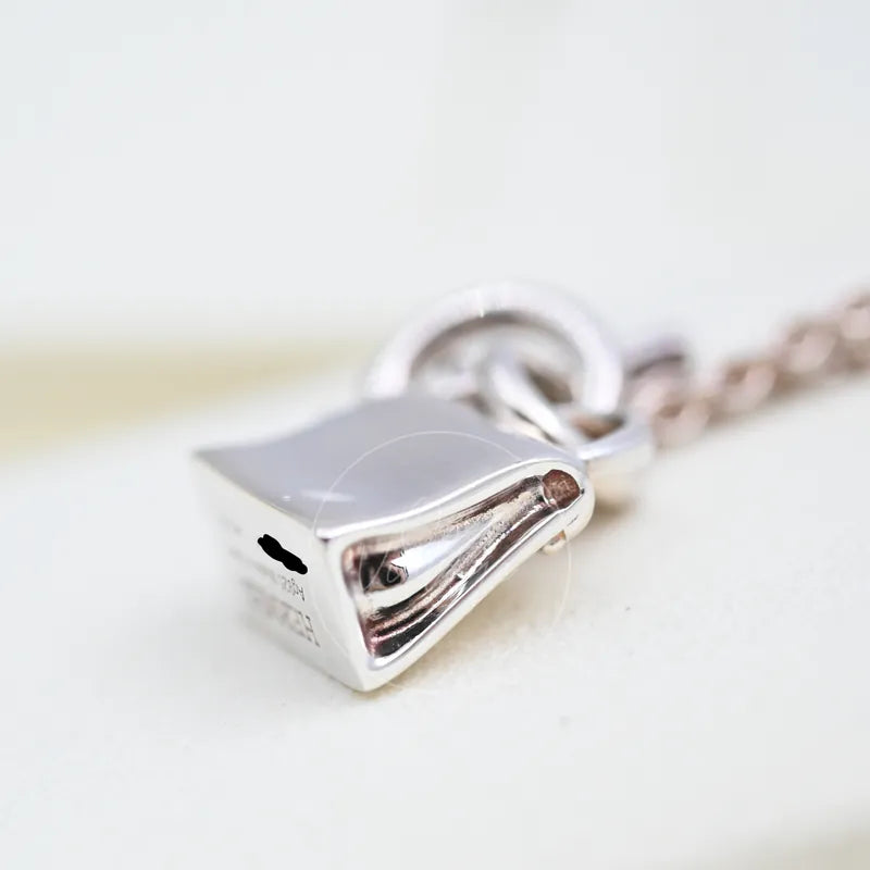 Hermès Amulettes Kelly Pendant Necklace, padlock-shaped pendant and rounded keyhole detail