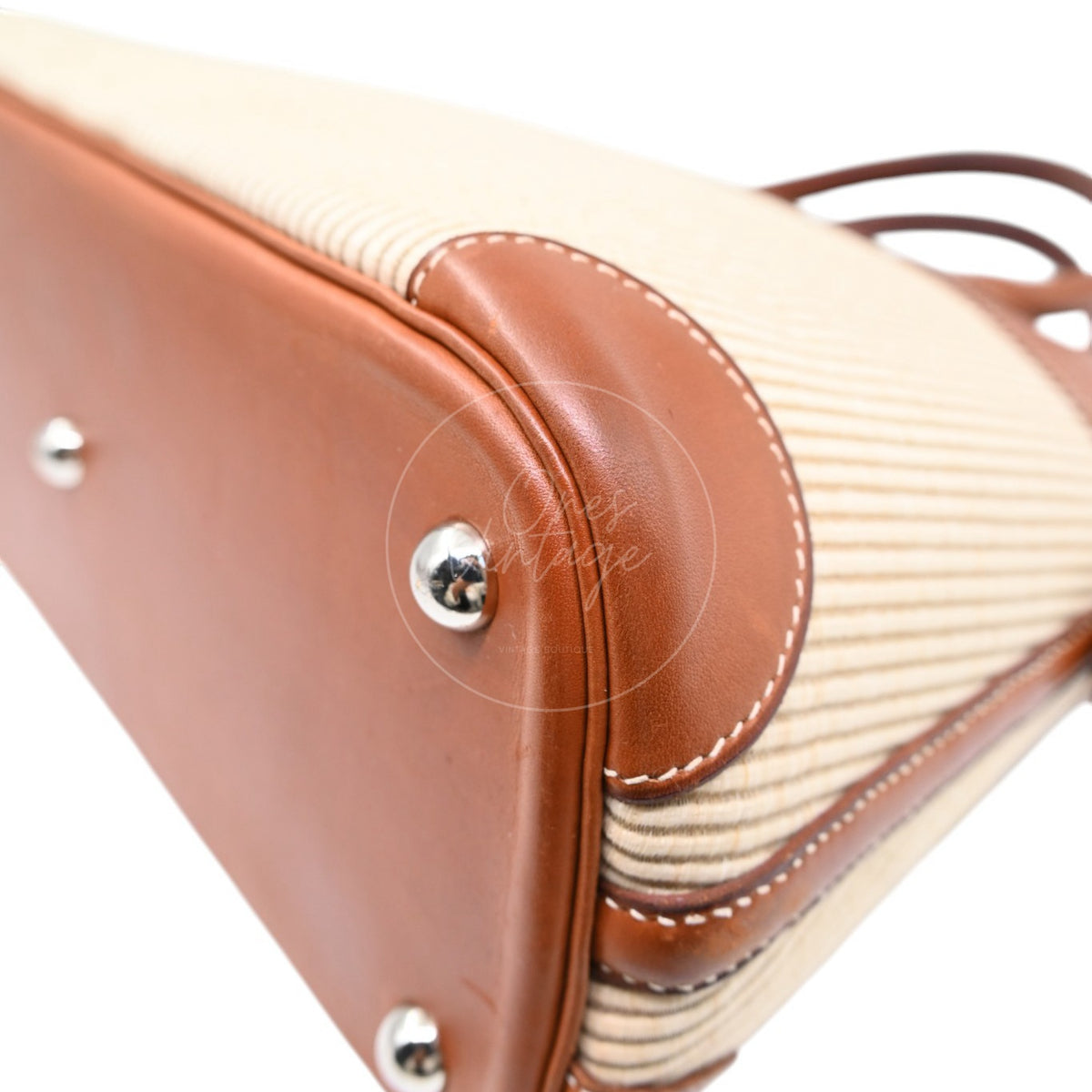 Hermès Bolide 26 in Fauve Barenia leather and Crinoline fabric with palladium-plated hardware, Square D stamp, front right base corner and protective feet