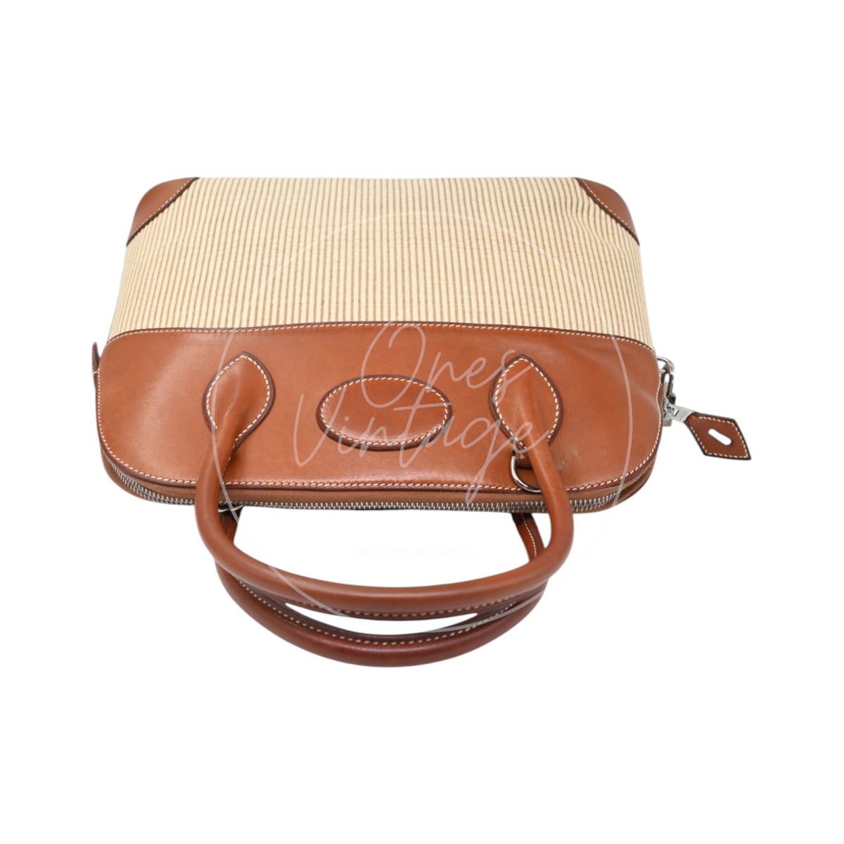 Hermès Bolide 26 in Fauve Barenia leather and Crinoline fabric with palladium-plated hardware, Square D stamp, top view with zipper closure