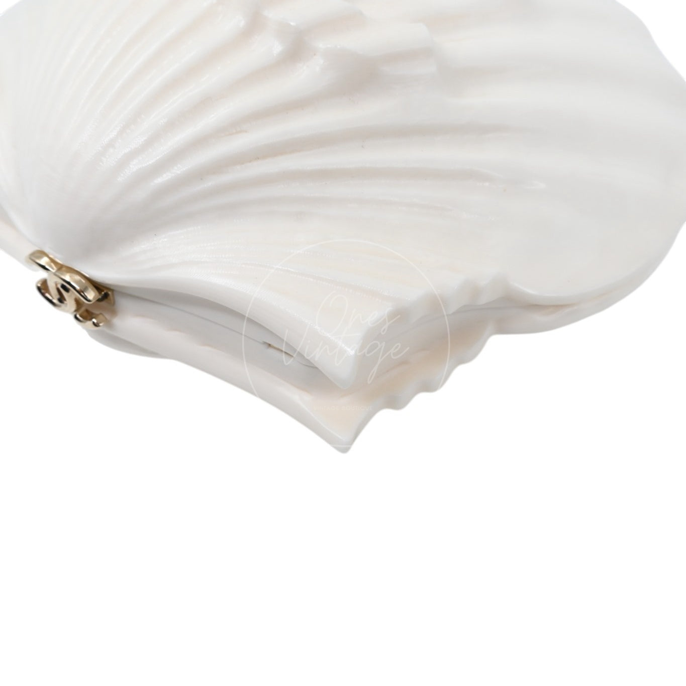 Chanel Plexiglass Evening On The Beach Shell GHW Cream White