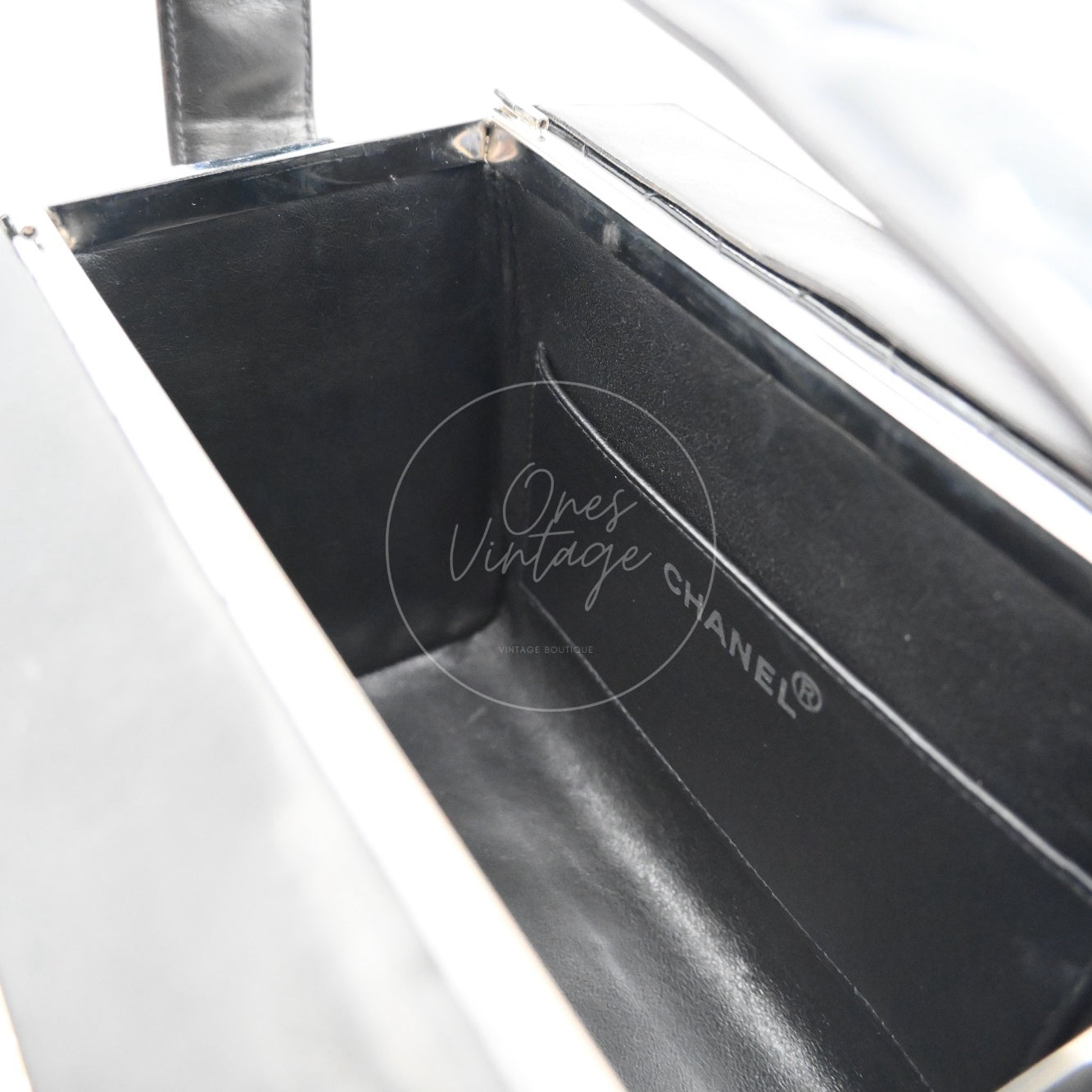 Chanel Vintage Black Patent Vanity Box Handbag SHW Black Series 4