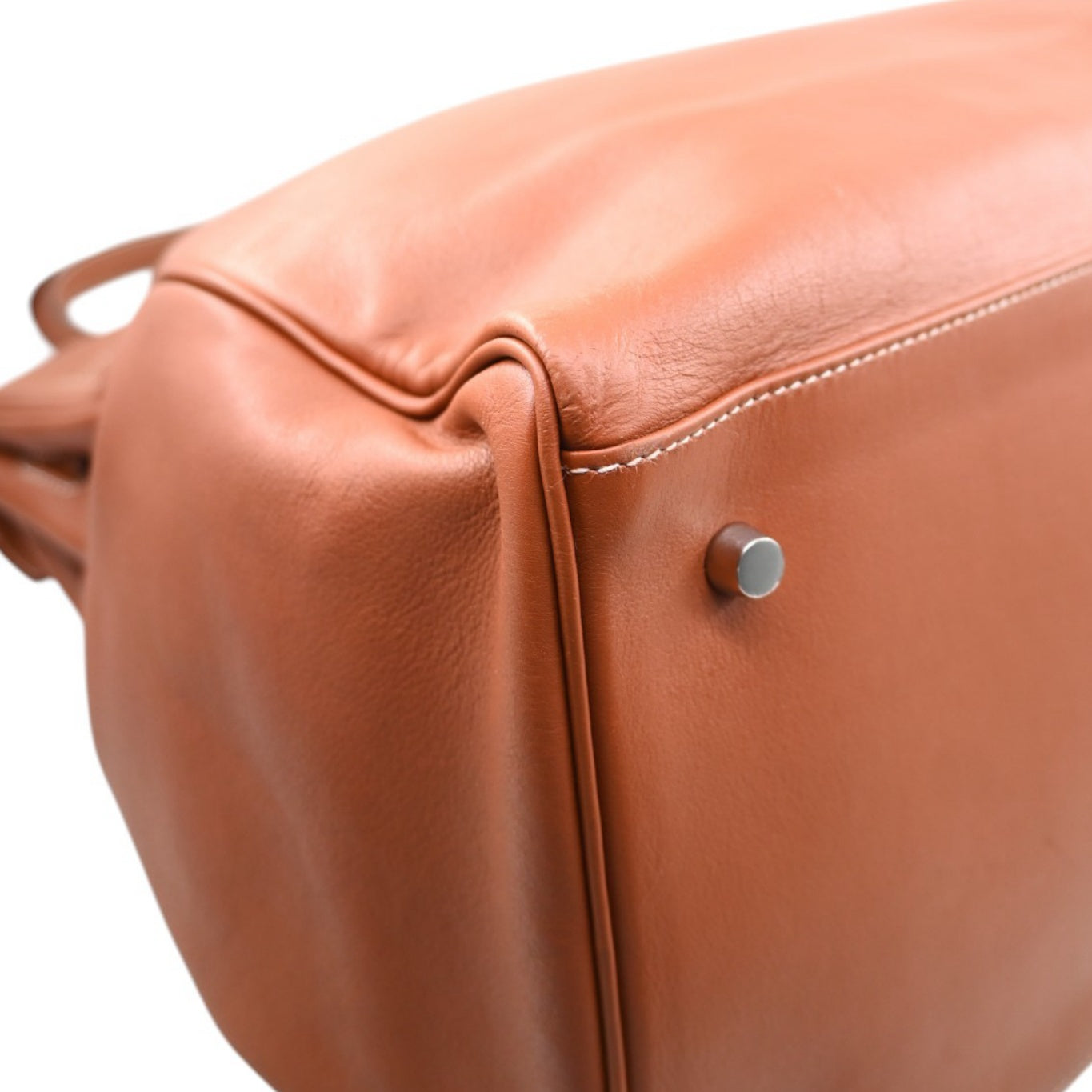 Hermès Kelly 50 Relax in Fauve Sikkim leather with palladium-plated hardware, Square N stamp, rear left base corner and protective foot