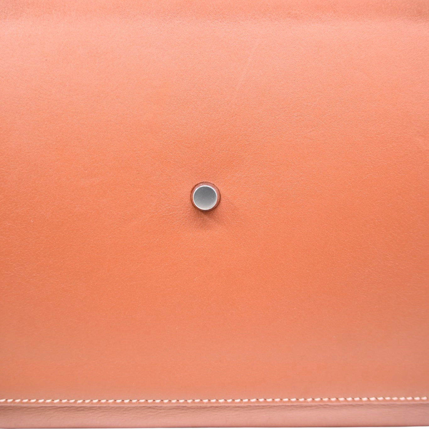 Hermès Kelly 50 Relax in Fauve Sikkim leather with palladium-plated hardware, Square N stamp, centre section of the leather base
