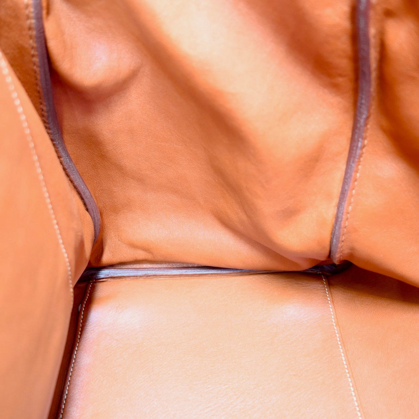 Hermès Kelly 50 Relax in Fauve Sikkim leather with palladium-plated hardware, Square N stamp, interior right corner and piping