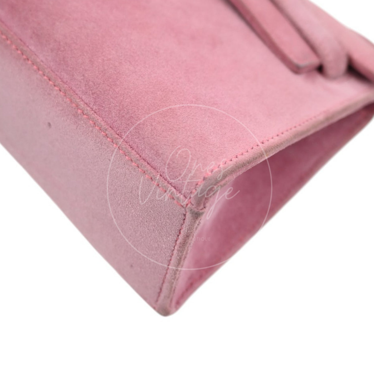 Hermès Kelly Pochette Veau Doblis in pink suede, reinforced corner construction and pink contrast stitching detail