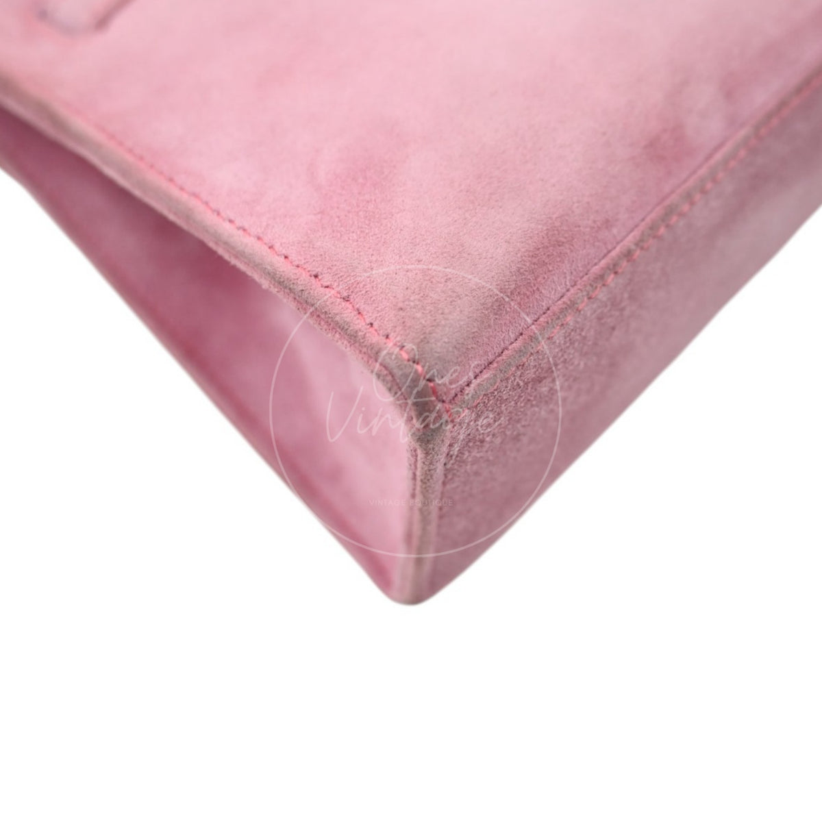 Hermès Kelly Pochette Veau Doblis in pink suede, rounded bottom corner and pink edge stitching detail
