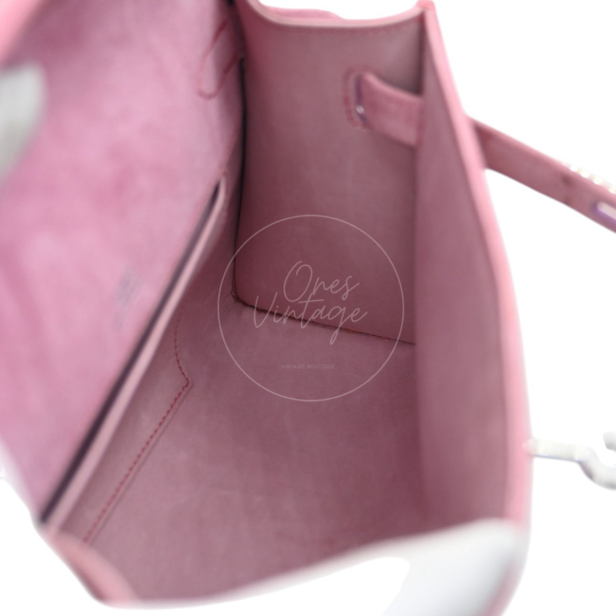 Hermès Kelly Pochette Veau Doblis in pink suede, interior pocket and stitched interior seams detail