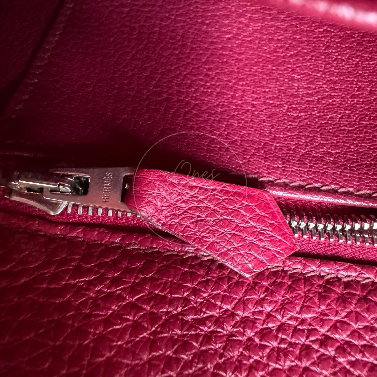 Hermes So Kelly 22 Red GHW Square O