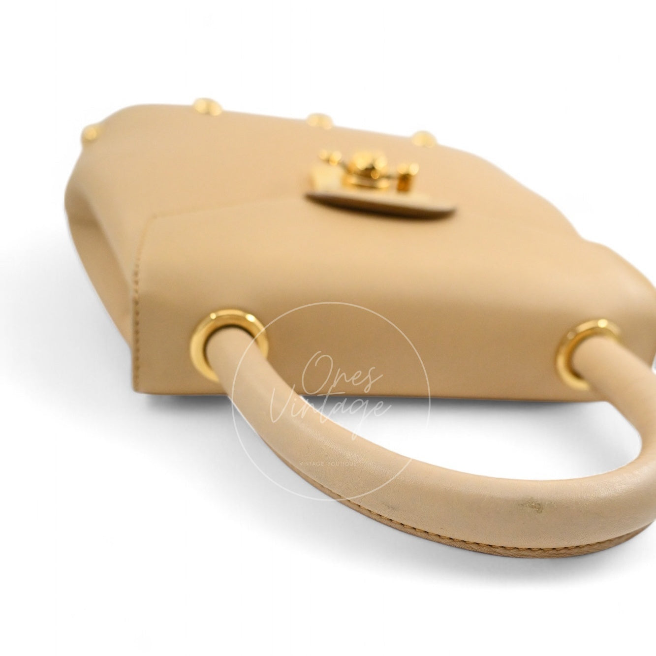 [Pre-owned] Salvatore Ferragamo Vintage Studded Top Handle Bag Beige
