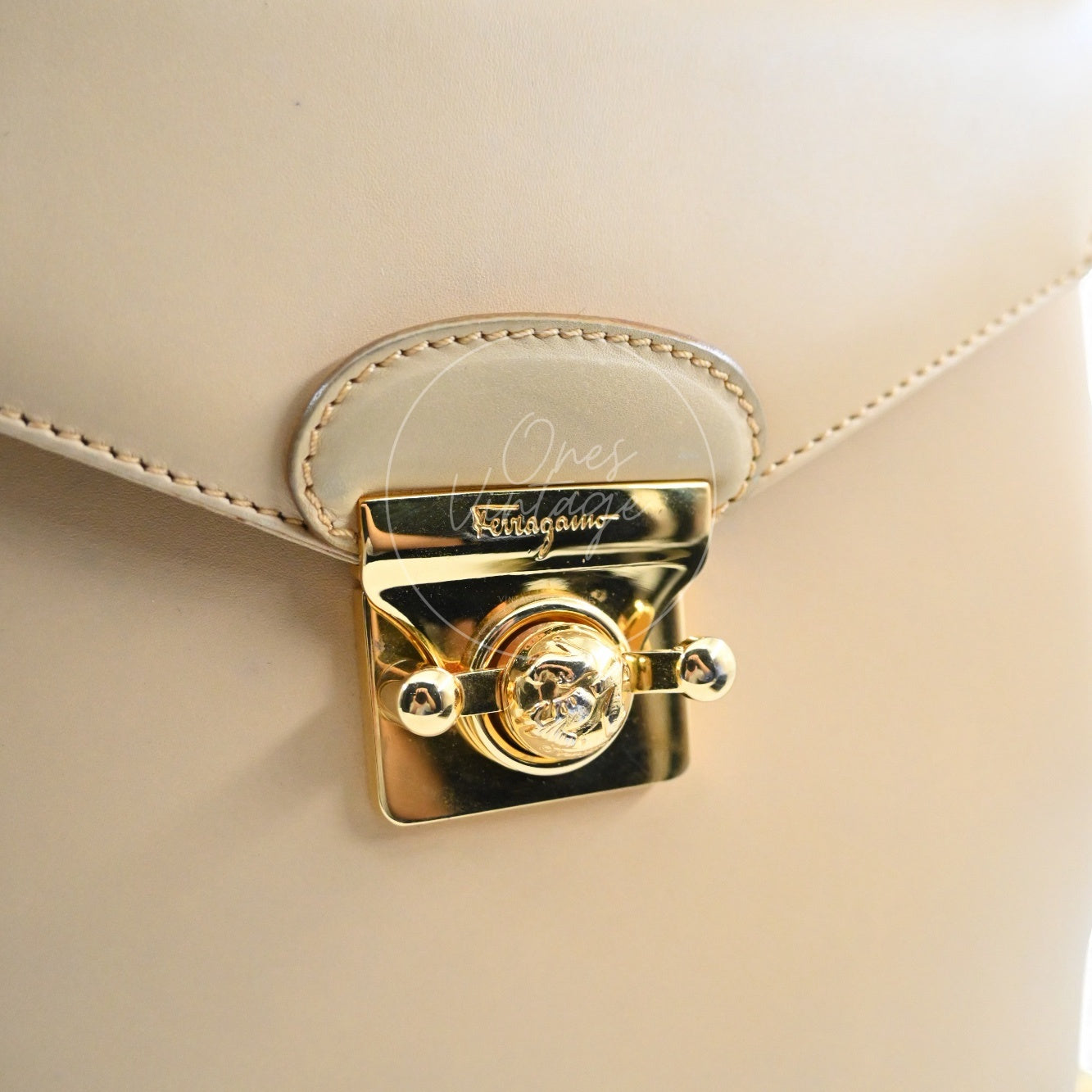 [Pre-owned] Salvatore Ferragamo Vintage Studded Top Handle Bag Beige
