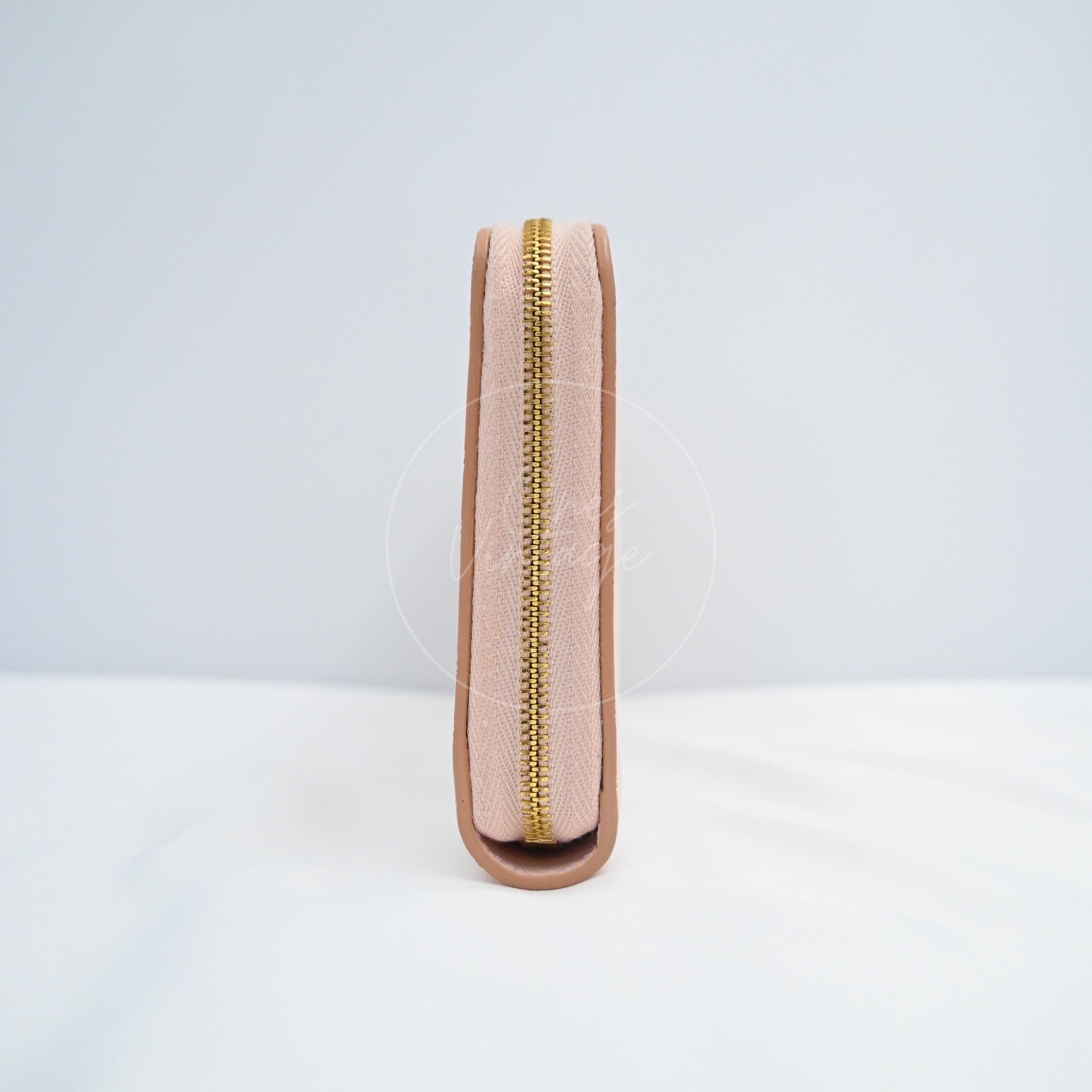 [Pre-owned] Celine Triomphe Embossed Pink Calfskin Zippy Long Wallet