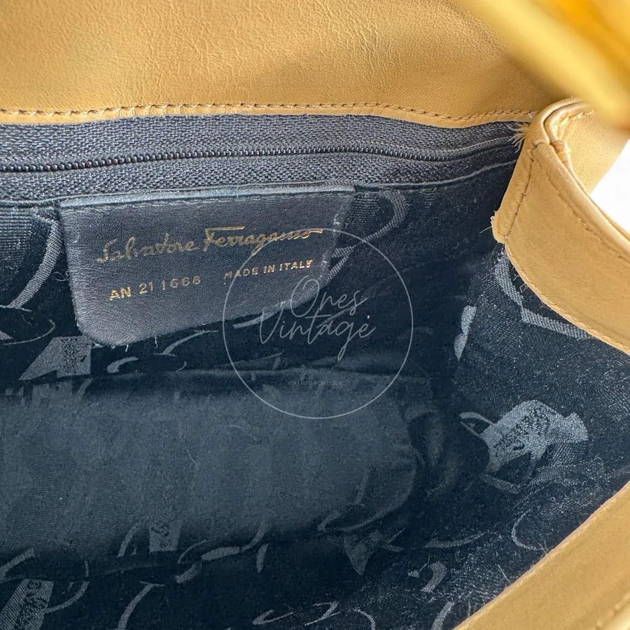 [Pre-owned] Salvatore Ferragamo Vintage Studded Top Handle Bag Beige