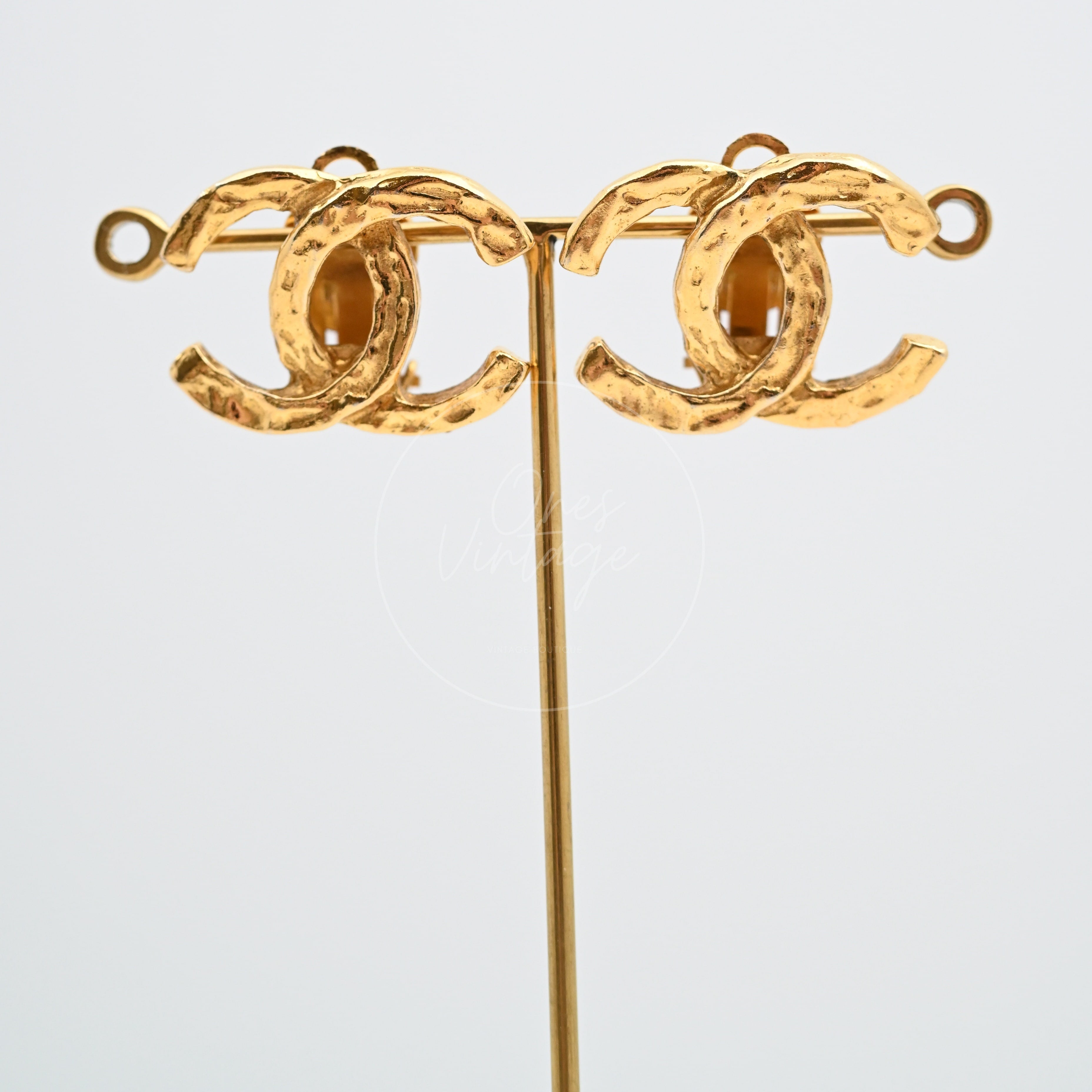 [Pre-owned] Chanel CC Vintage Earclips