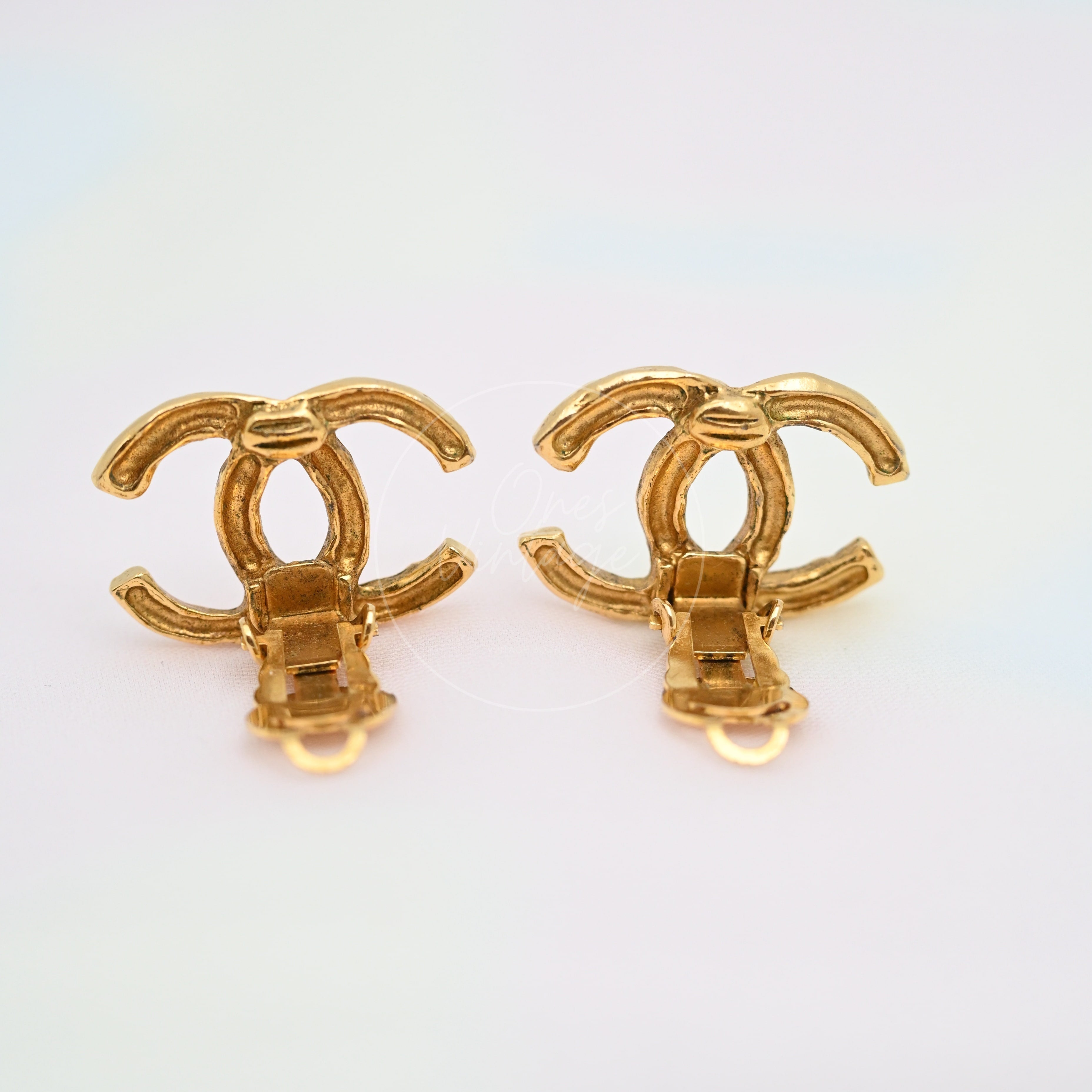 [Pre-owned] Chanel CC Vintage Earclips