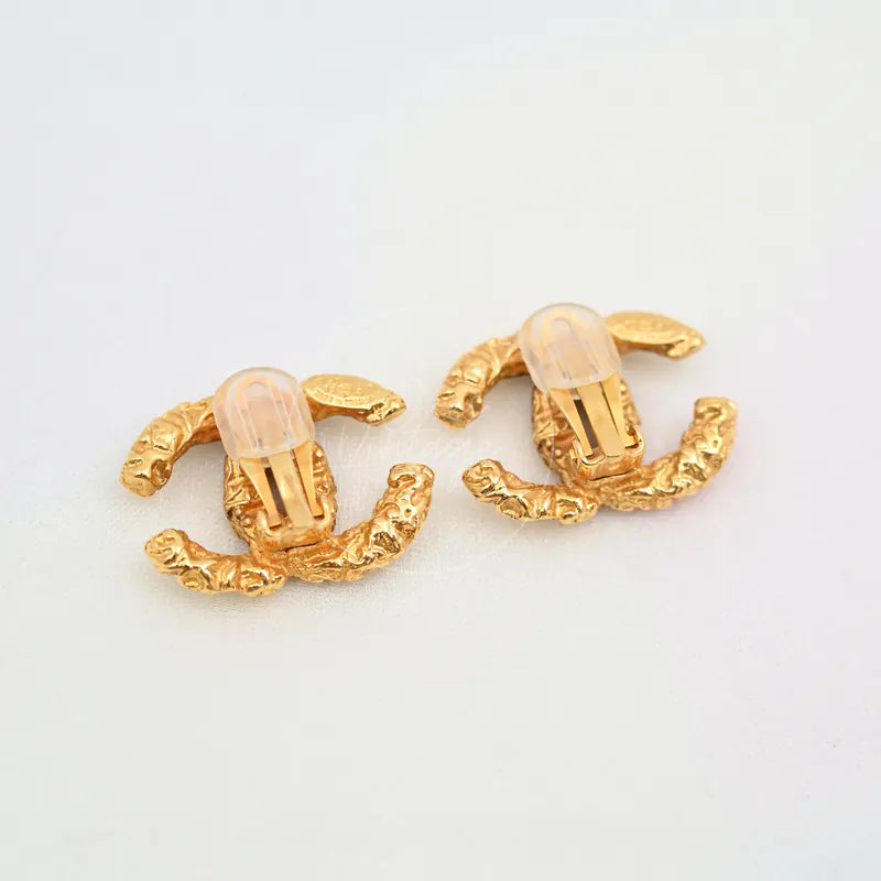 [Pre-owned] Chanel Vintage Gold Lava CC Mark Ear-clips