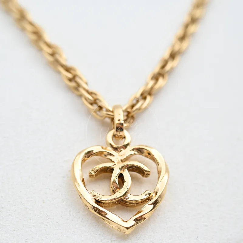 [Pre-owned] Chanel Heart Shape CC Mark Pendant Gold Necklace