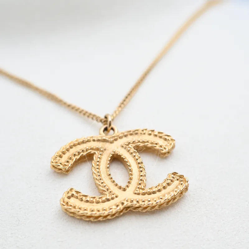 [Pre-owned] Chanel CC Mark Textured Logo Gold Necklace