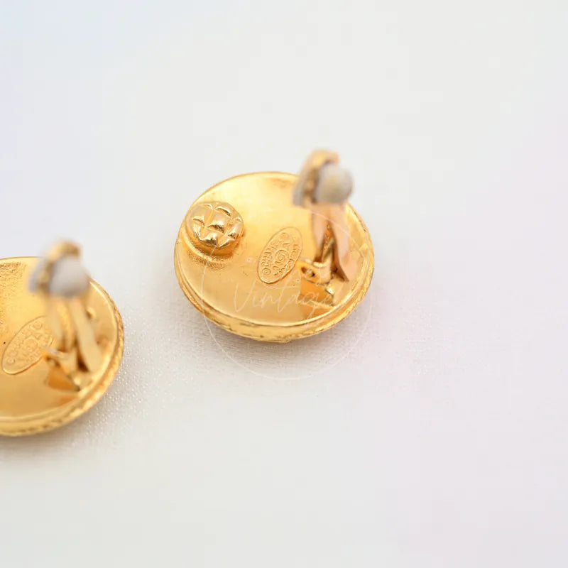 [Pre-owned] Chanel Vintage Gold CC Filigree Round Clip-On Earrings