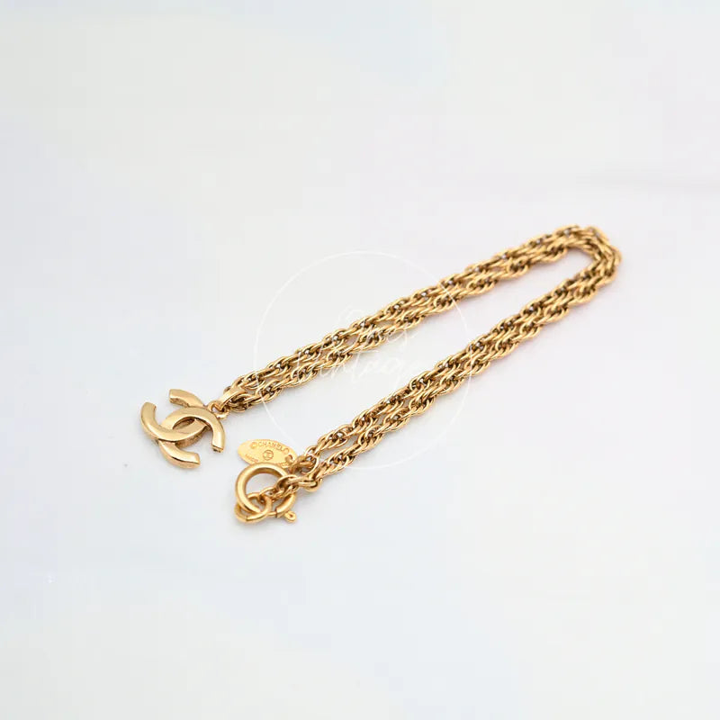 [Pre-owned] Chanel CC Gold Pendant Necklace