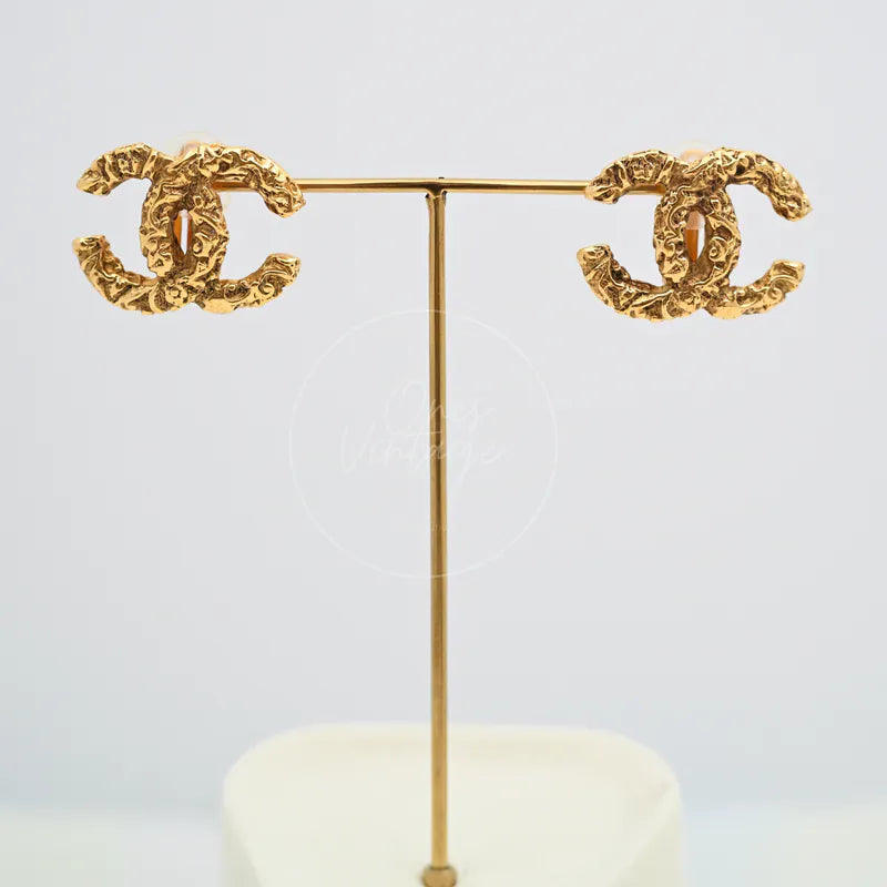 [Pre-owned] Chanel Vintage Gold Lava CC Mark Ear-clips