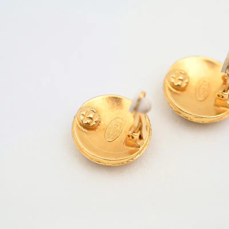 [Pre-owned] Chanel Vintage Gold CC Filigree Round Clip-On Earrings