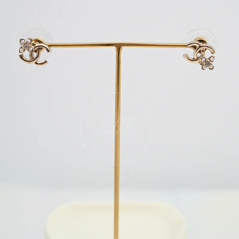[Brand New] Chanel CC Pearl Lucky Clover Gold Earrings