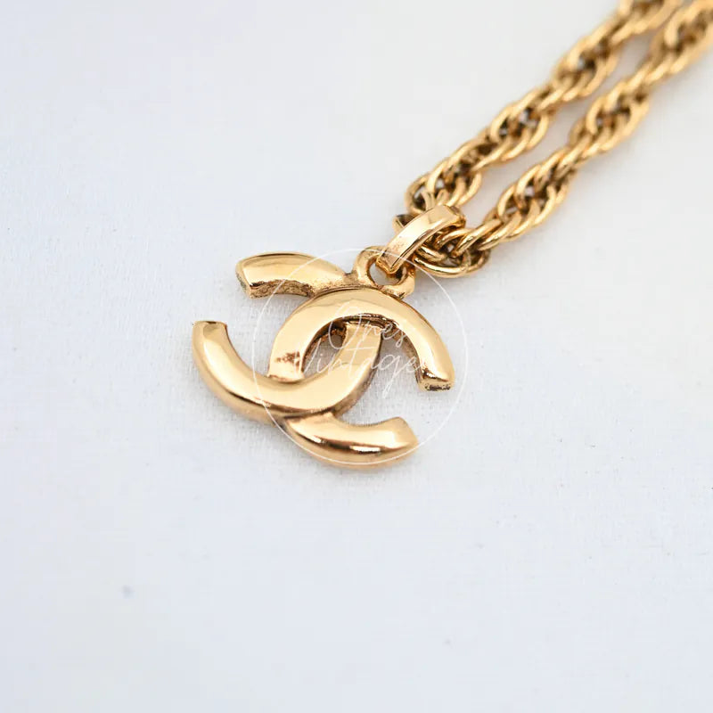 [Pre-owned] Chanel CC Gold Pendant Necklace