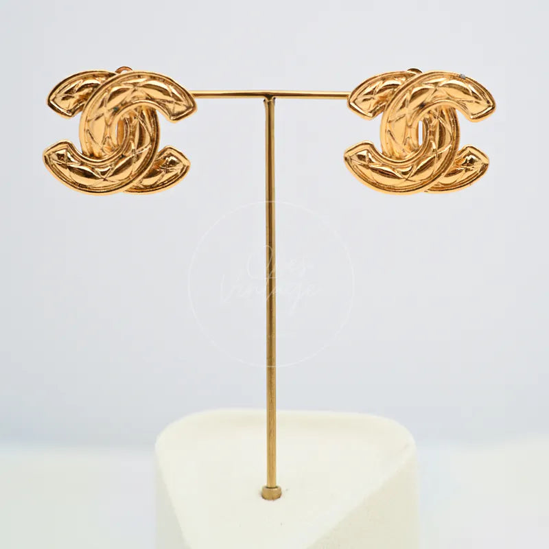 [Pre-owned] Chanel Vintage CC Earrings Clip-On Gold (Large)