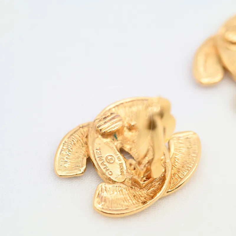 [Pre-owned] Chanel Vintage CC Earrings Clip-On Gold (Large)