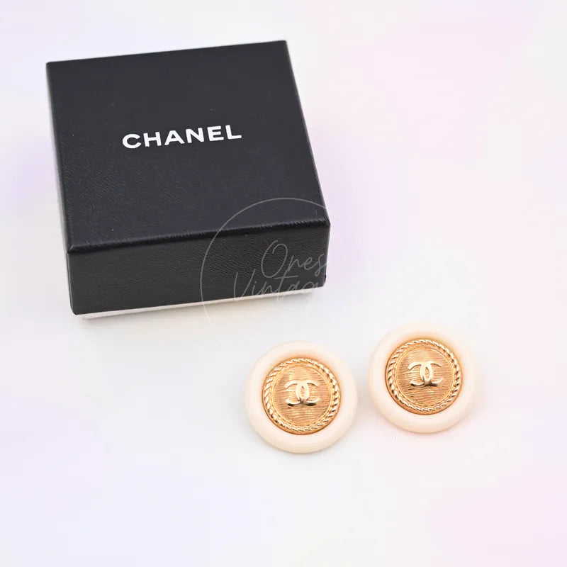 [Pre-owned] Chanel White Gold Plated Stud Fashion Earrings
