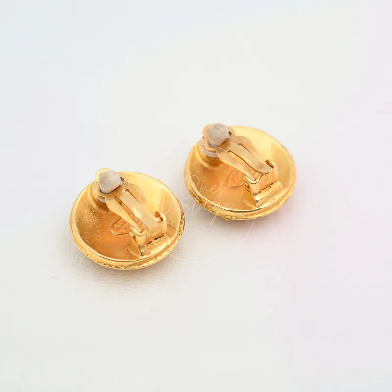 [Pre-owned] Chanel Vintage Gold CC Filigree Round Clip-On Earrings
